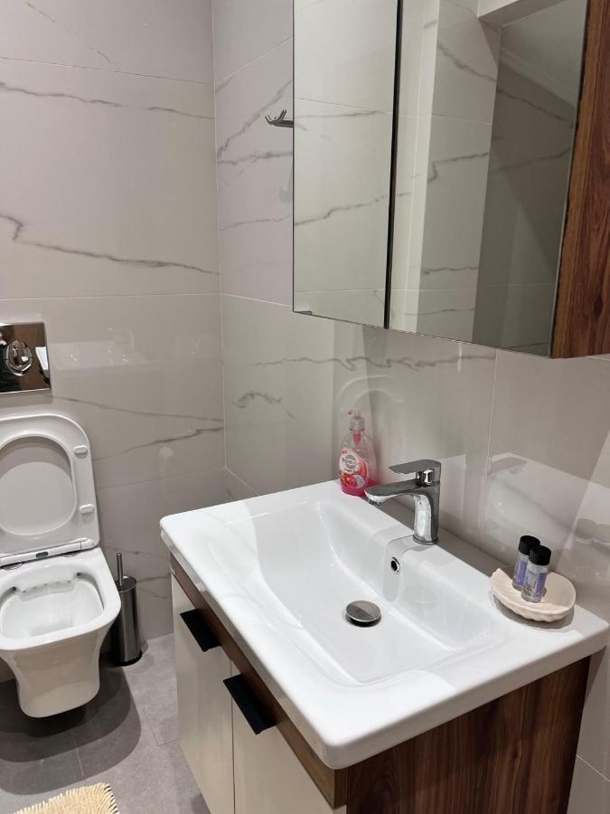 Kontis' Furnished * Loutraki (Corinthia)